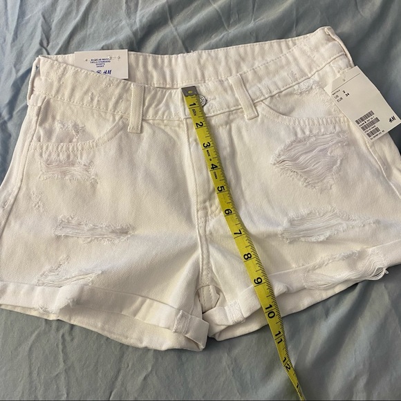 H&M Distressed Cuffed White Denim Short - Picture 6 of 6